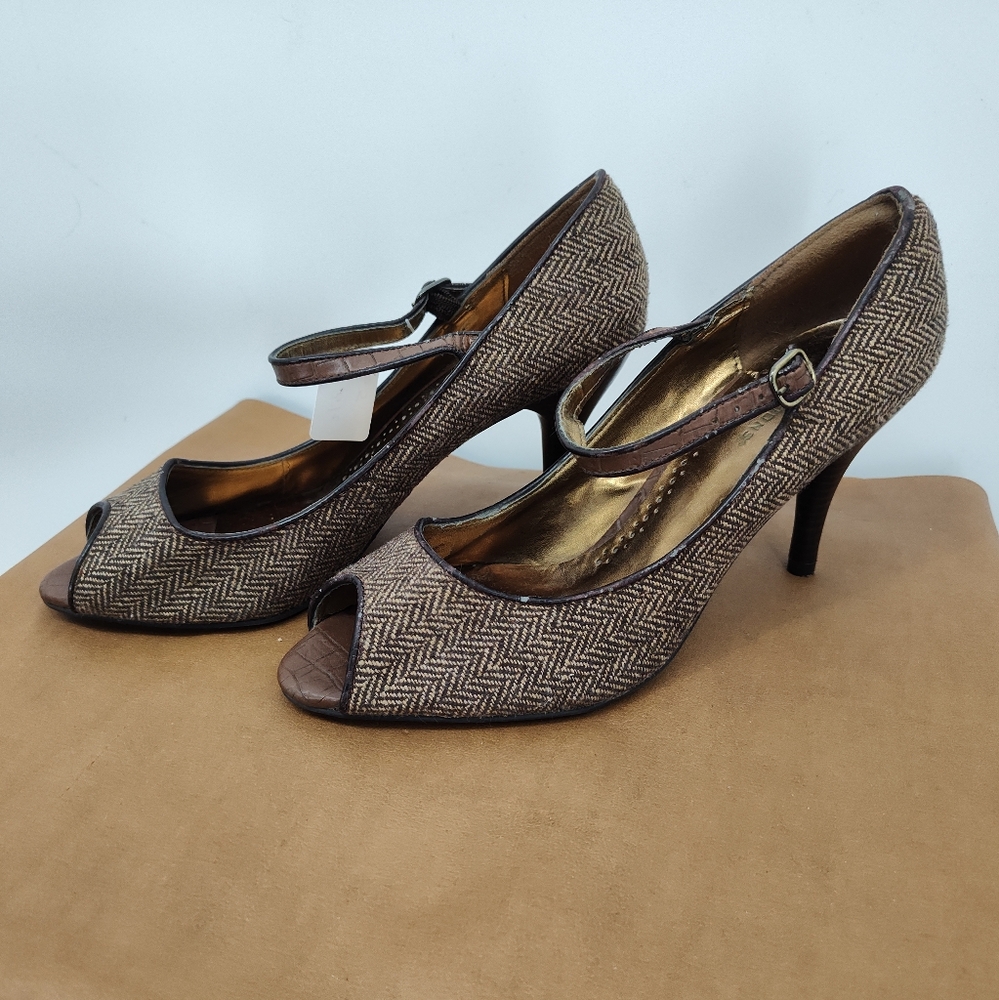 Predictions Elegant Brown Herringbone Peep-Toe Heels Women's Size 8.5W